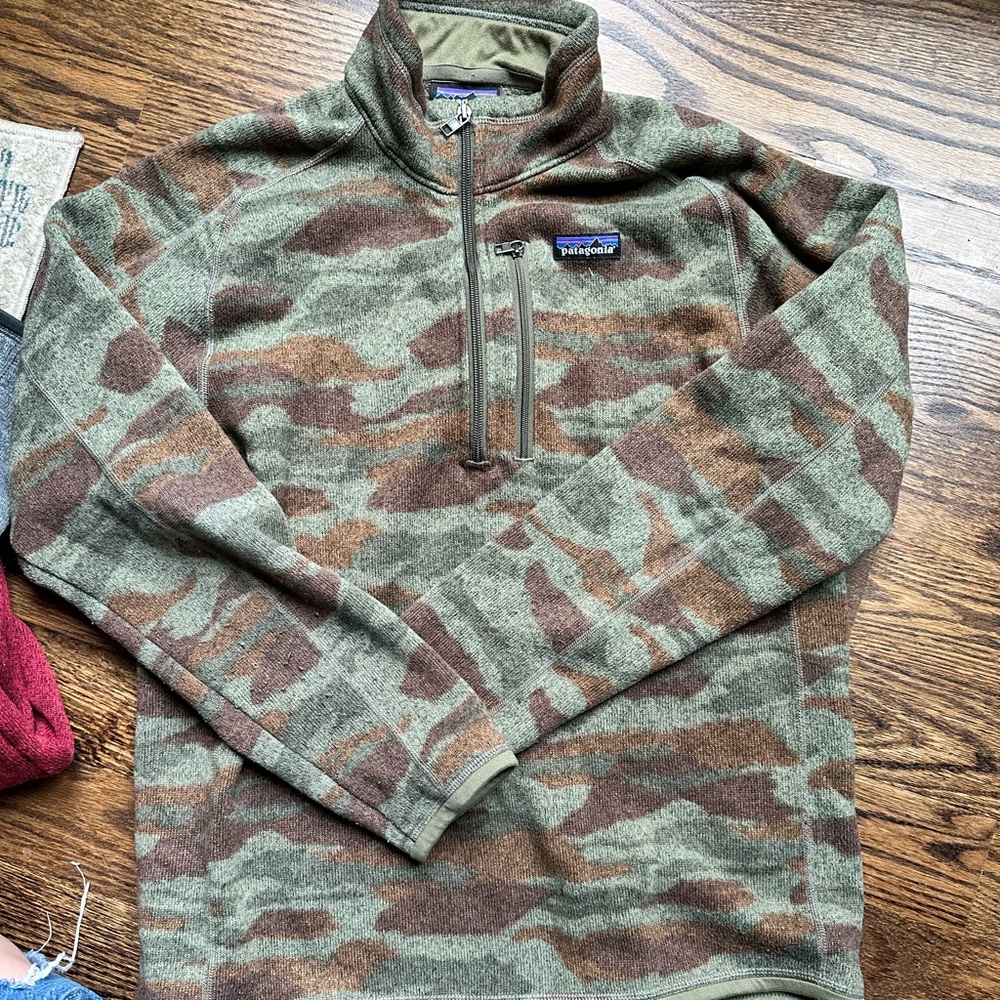 Patagonia half zip camouflage sweater
